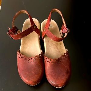 Dansko Women’s Sandal Red size 41